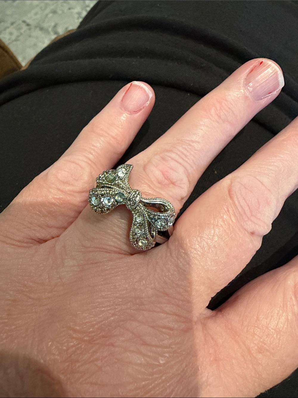 Stunning Bow Ring Missing A Stone